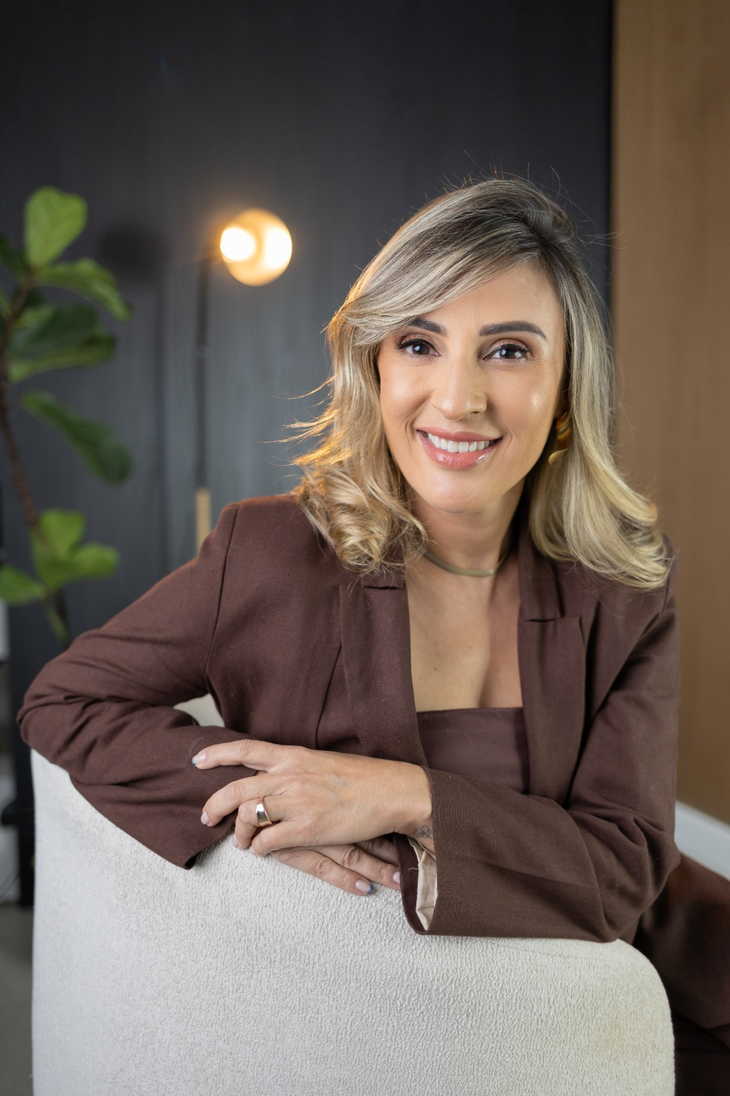 Dra. Cláudia Fonseca, cirurgiã-dentista especialista em Harmonização Orofacial